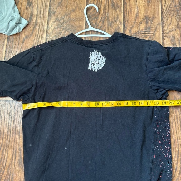 Black Short Sleeve Tee with Artistic Graphic - Picture 5 of 5